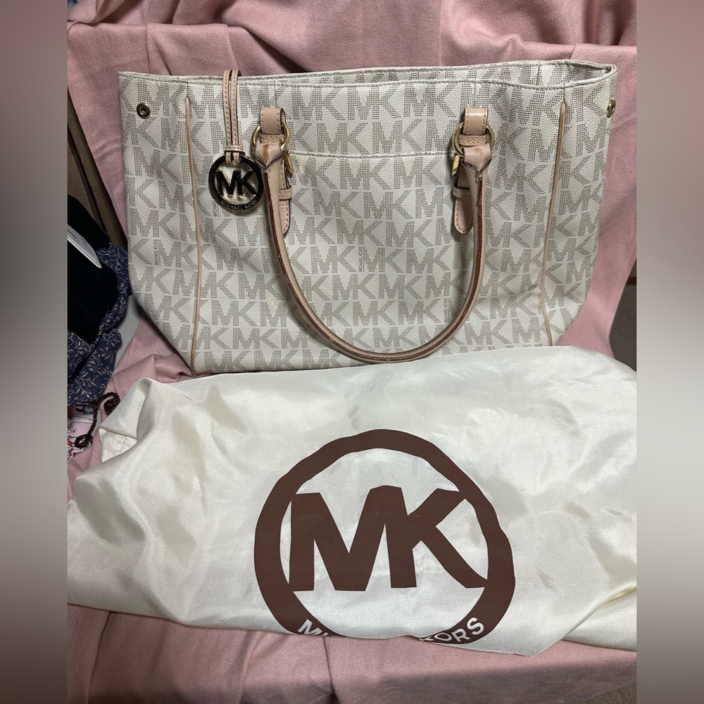 Michael Kors Cream and Tan Logo Tote w/CALLOUTS